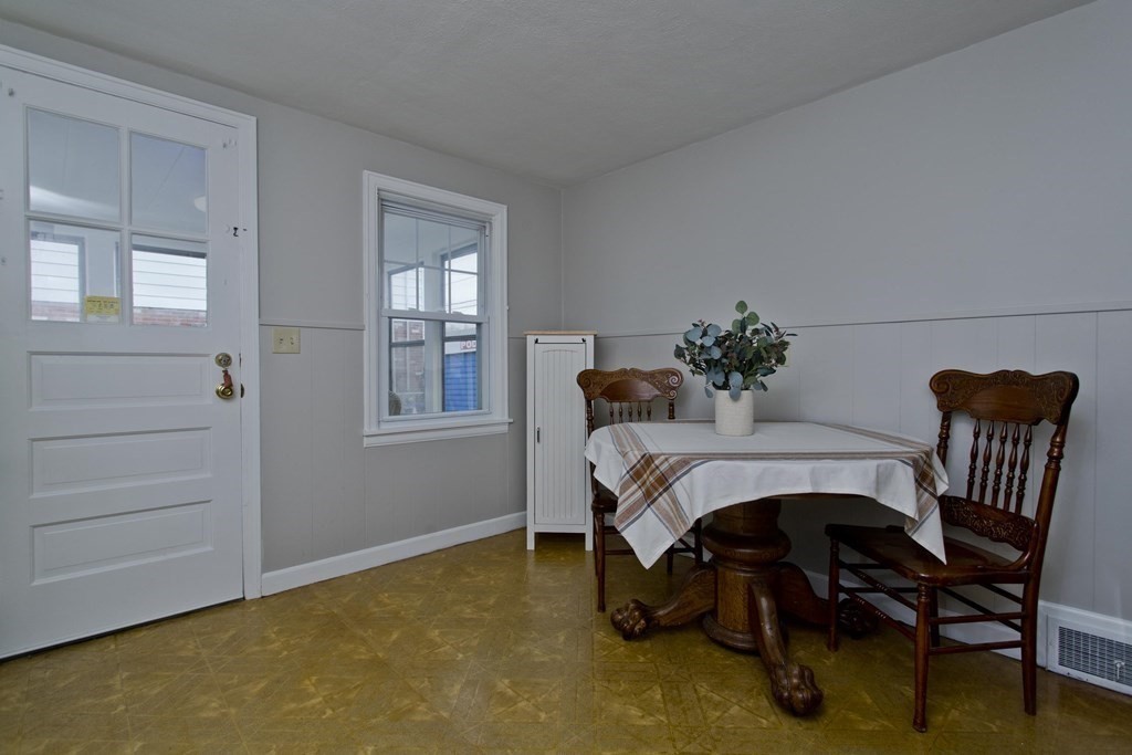 211 Nottingham Street Springfield, MA 01104 - Photo 6 of 24