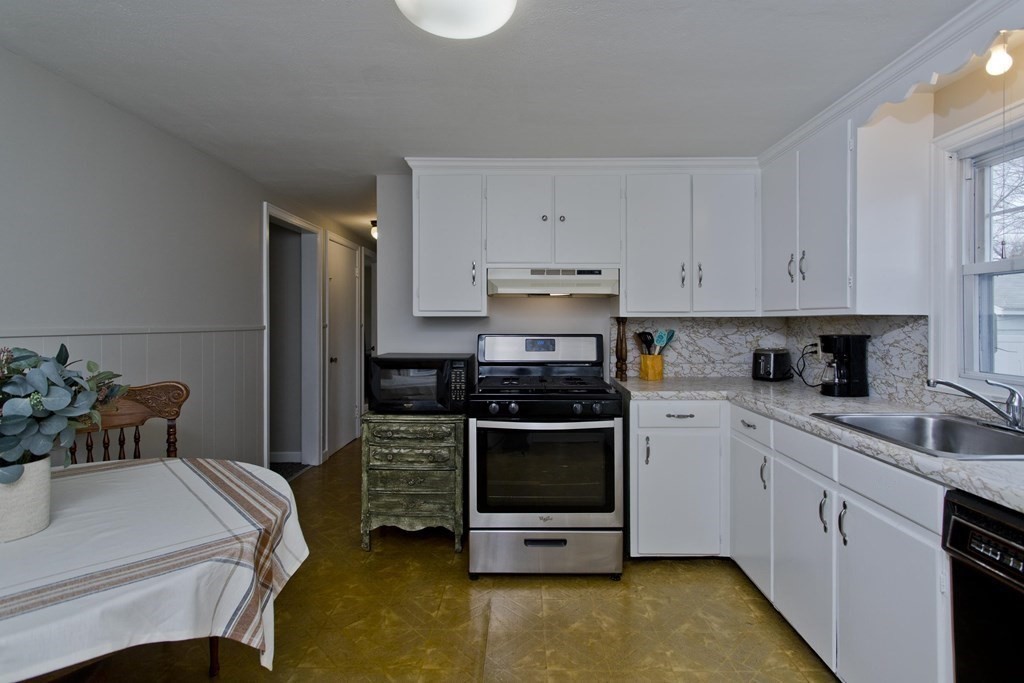 211 Nottingham Street Springfield, MA 01104 - Photo 7 of 24