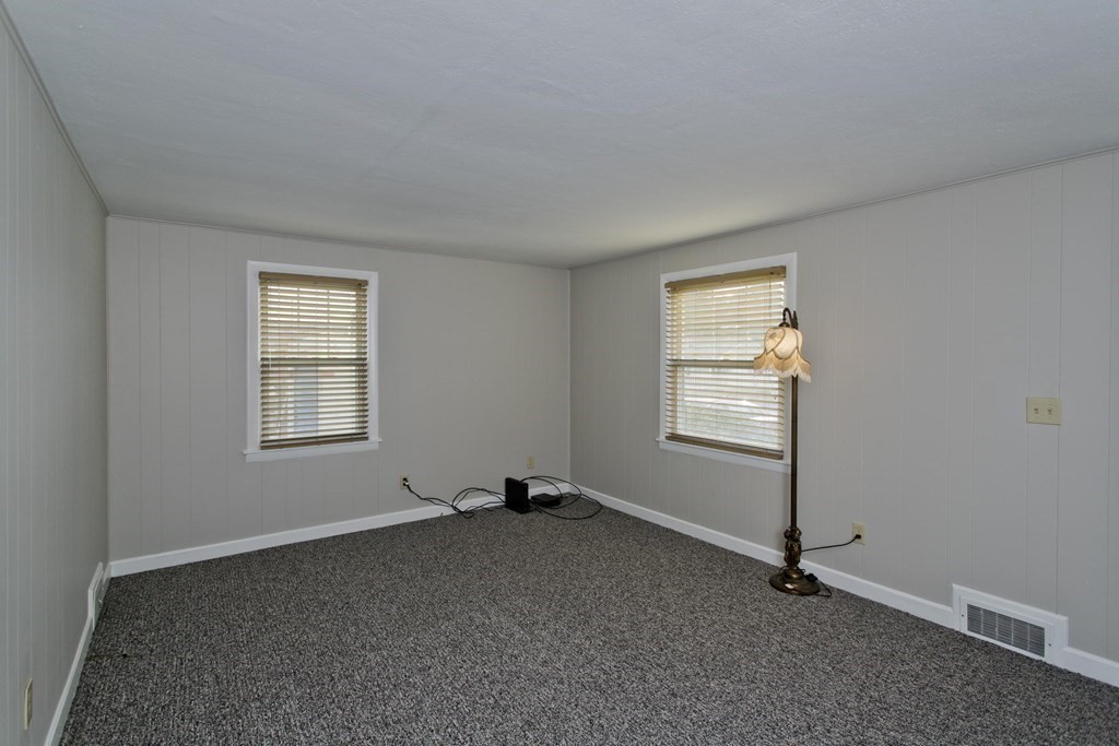 211 Nottingham Street Springfield, MA 01104 - Photo 9 of 24