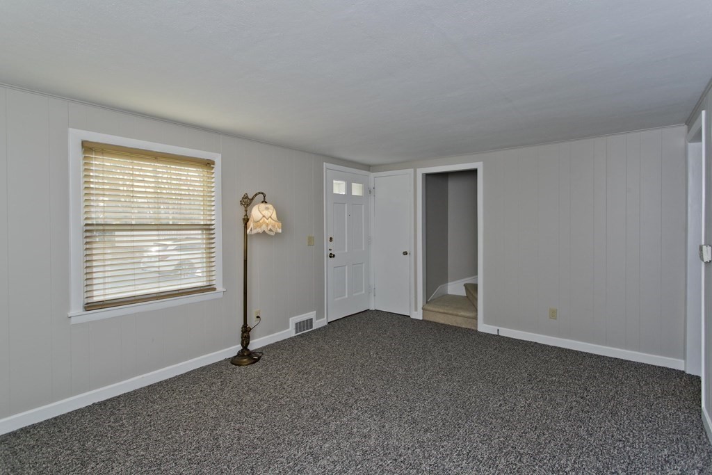 211 Nottingham Street Springfield, MA 01104 - Photo 10 of 24