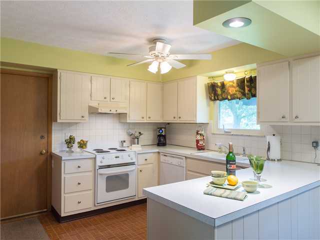4383 Castleton Road West, Unit KNOLLS Columbus, OH 43220 - Photo 3 of 20