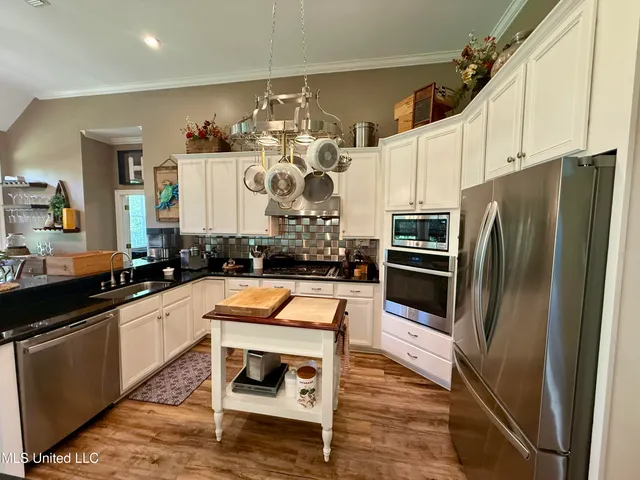 $599,000 | 8289 Ridgewood Road, Kiln, MS 39556