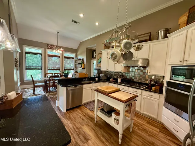 $599,000 | 8289 Ridgewood Road, Kiln, MS 39556