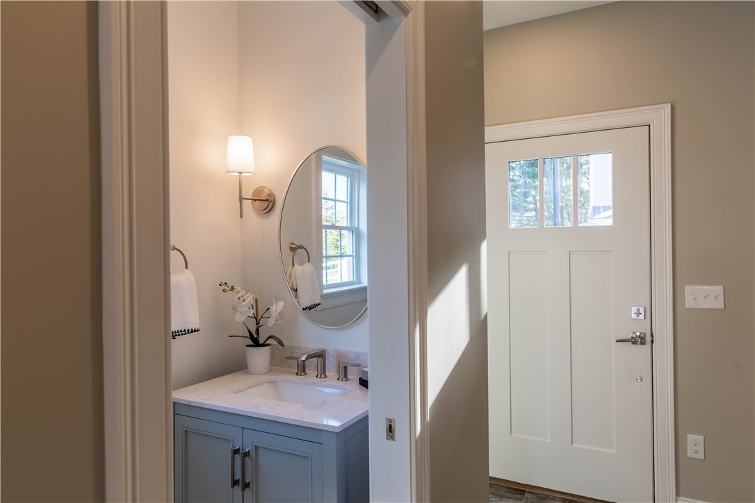 25 Franklin Road, Unit 11 East Greenwich, RI 02818 - Photo 3 of 37