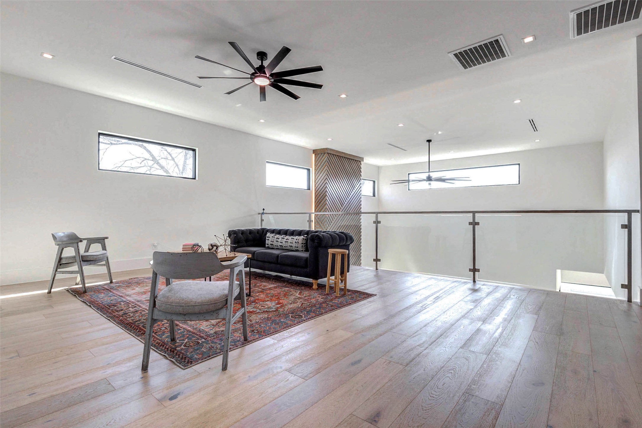 207 West 33rd Street Houston, TX 77018 - Photo 15 of 50 Spacious loft area upstairs provides a flexible living space perfect for a game room, lounge, or secondary living area.