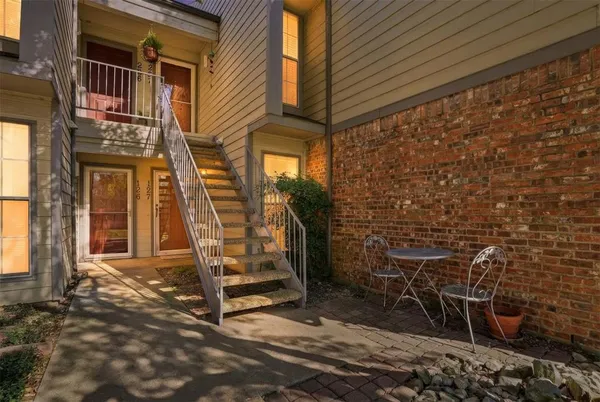 $185,000 | 2535 Wedglea Drive, Unit F127, Dallas, TX 75211