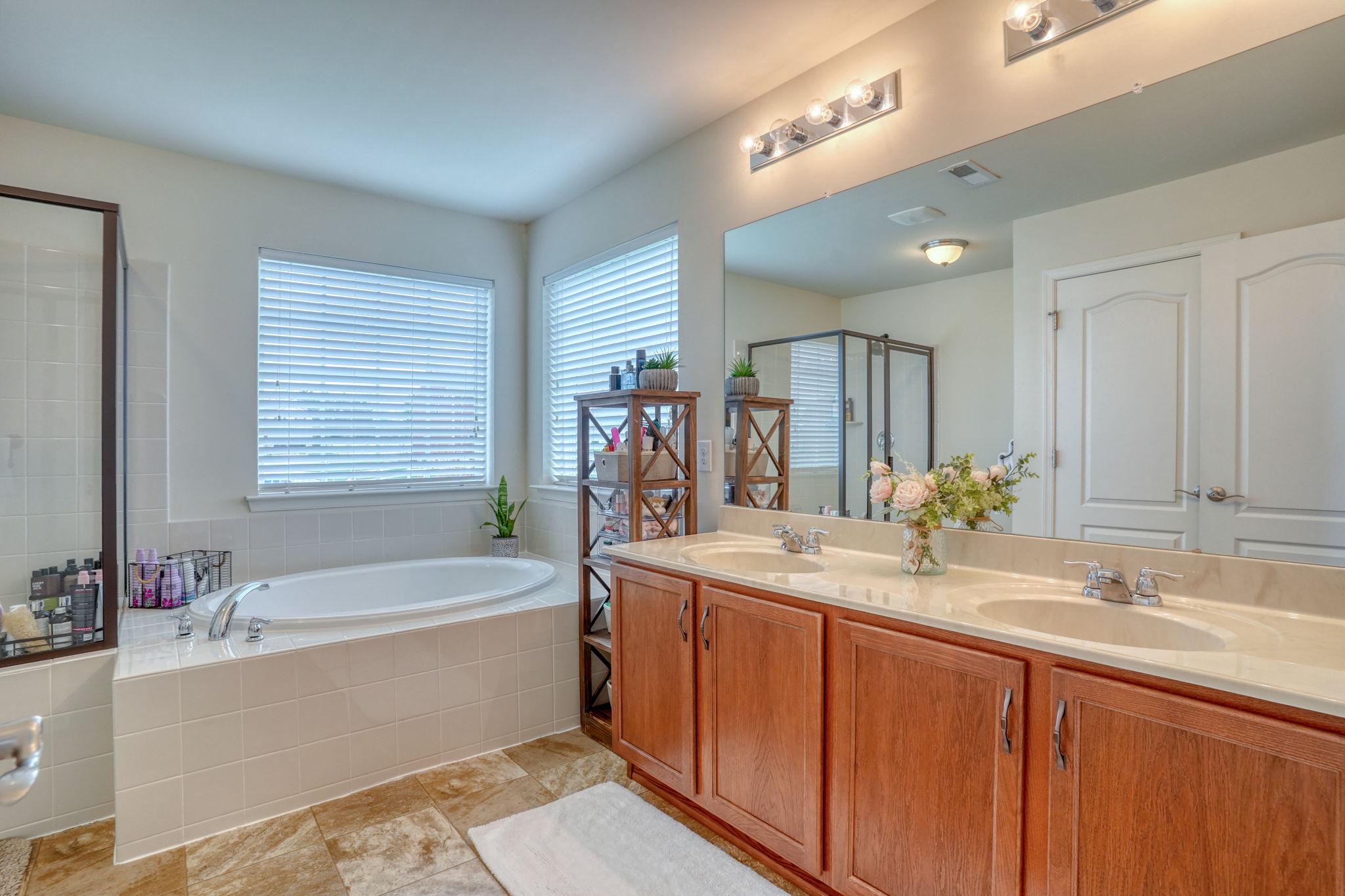 1110 Cardigan Road Middletown, DE 19709 - Photo 24 of 38 Large master bath