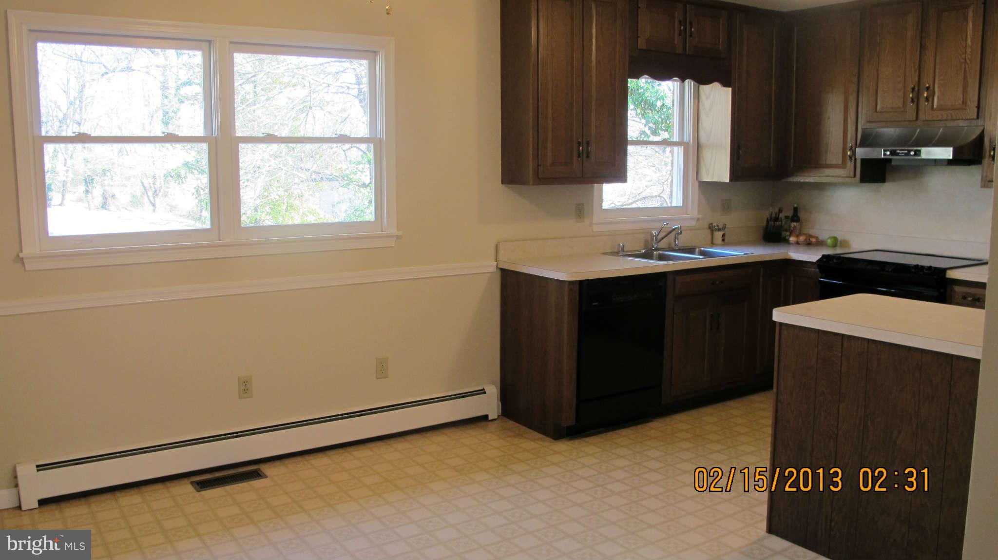 8221 Higham Road Lorton, VA 22079 - Photo 7 of 30 Kitchen with island