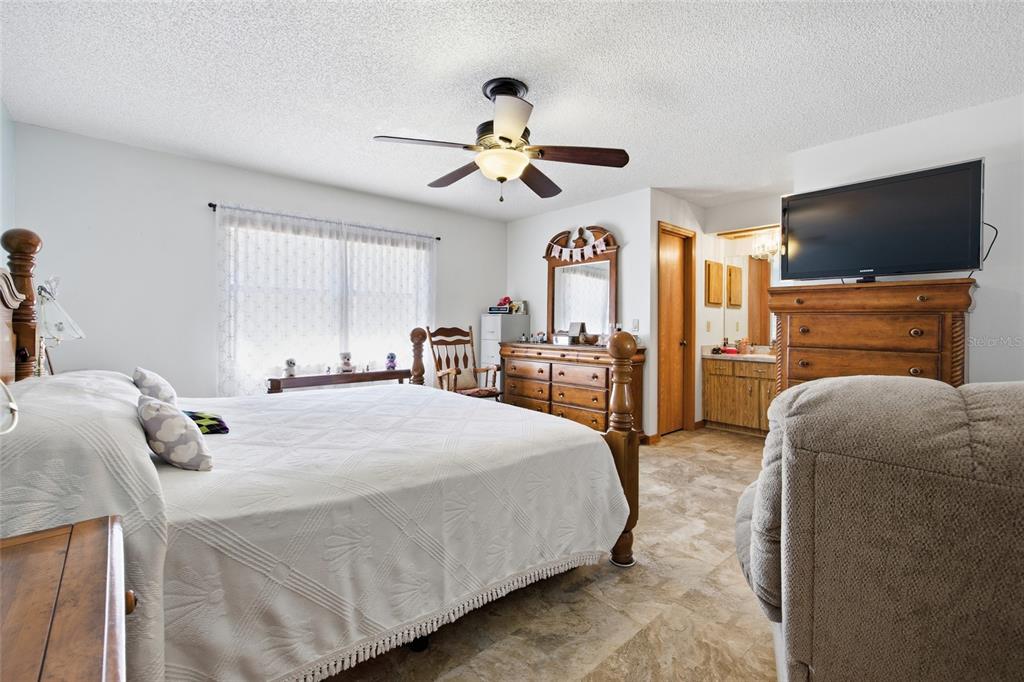 5141 East Backner Lane Inverness, FL 34452 - Photo 24 of 31 a bedroom with a bed and a flat screen tv