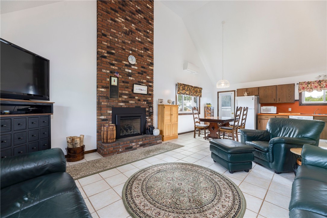 82 Uzzi Avenue Westerly, RI 02891 - Photo 11 of 44