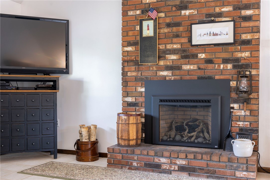 82 Uzzi Avenue Westerly, RI 02891 - Photo 13 of 44