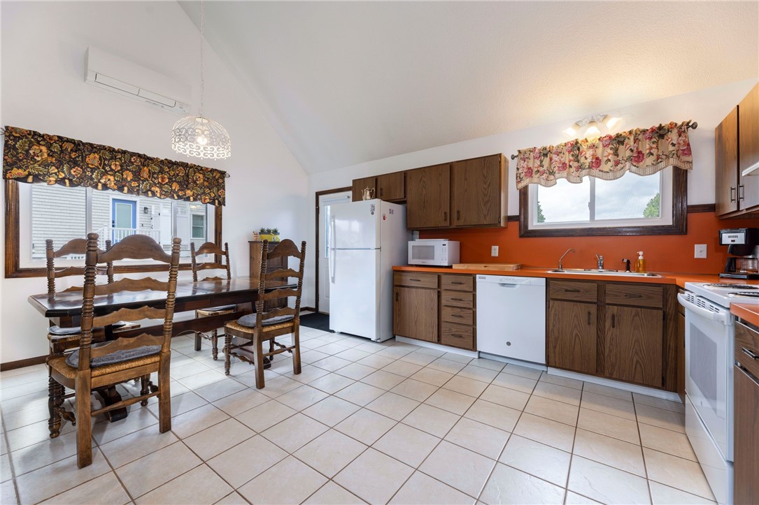 82 Uzzi Avenue Westerly, RI 02891 - Photo 16 of 44