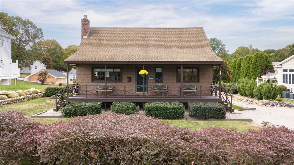 82 Uzzi Avenue Westerly, RI 02891 - Photo 4 of 44