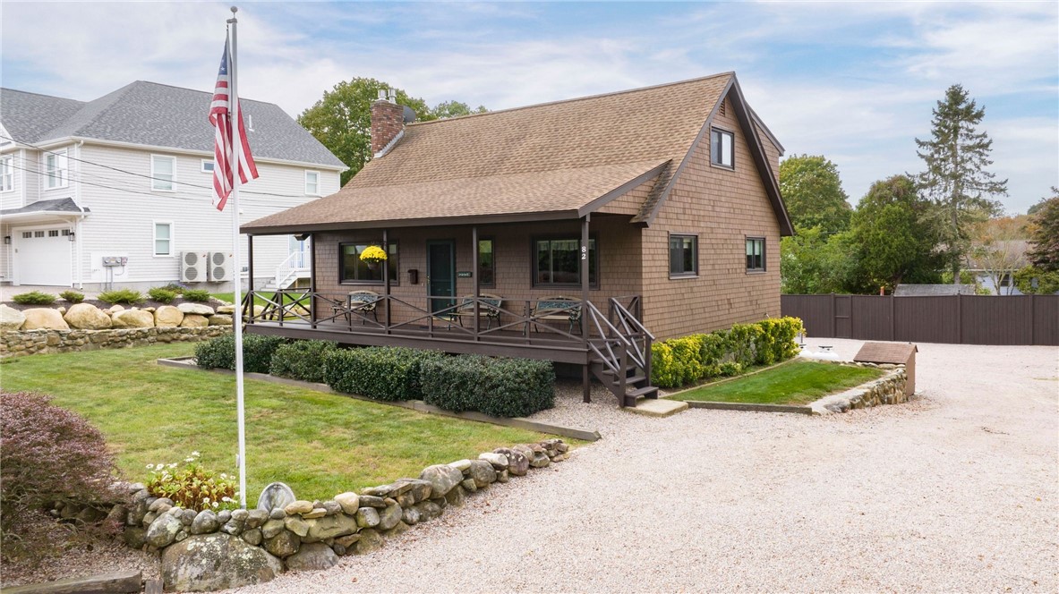 82 Uzzi Avenue Westerly, RI 02891 - Photo 5 of 44