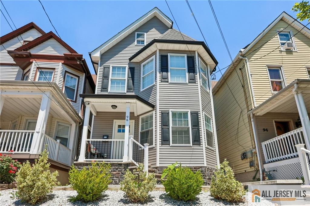 96 Gordon Street Perth Amboy, NJ 08861 - Photo 2 of 24
