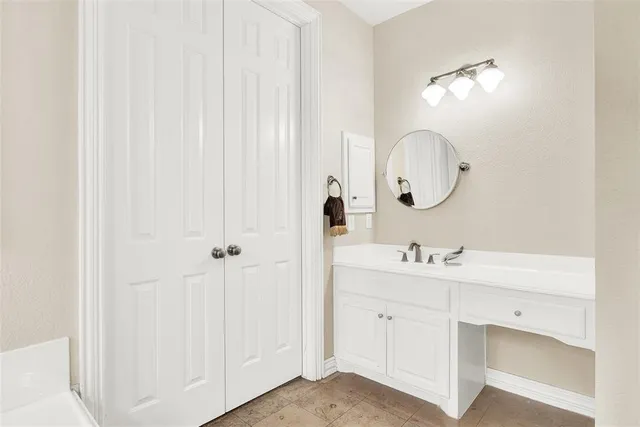 a en suite bathroom with a double vanity sink and a mirror