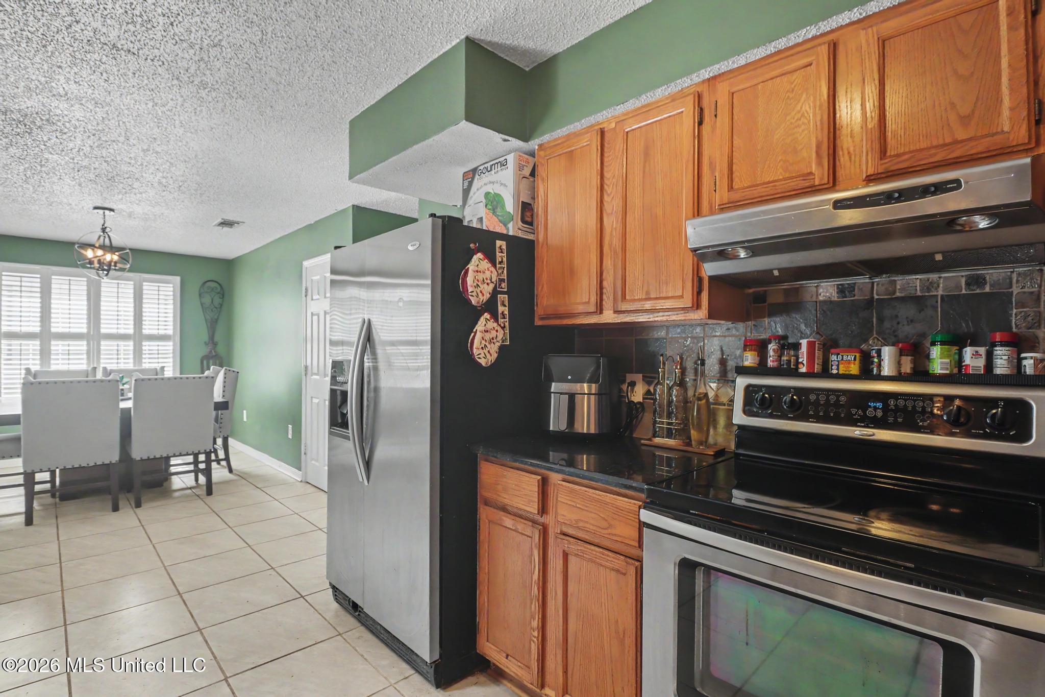 10757 Linohau Way Diamondhead, MS 39525 - Photo 6 of 23 IMG_2054