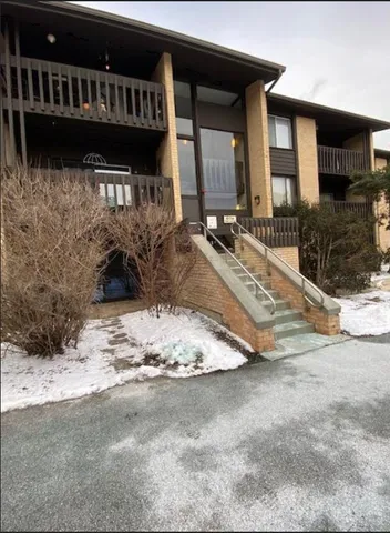 $1,900 | 6174 Knoll Ln Court, Unit 101, Willowbrook, IL 60527