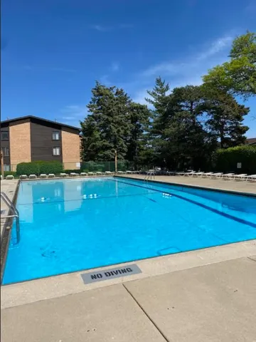 $1,900 | 6174 Knoll Ln Court, Unit 101, Willowbrook, IL 60527