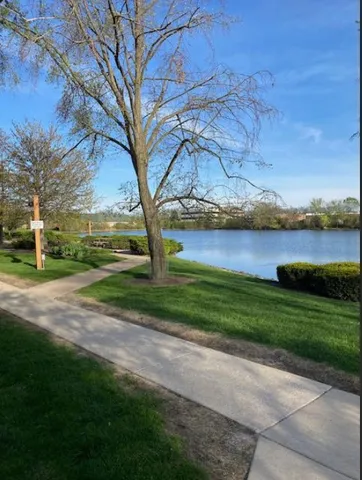 $1,900 | 6174 Knoll Ln Court, Unit 101, Willowbrook, IL 60527