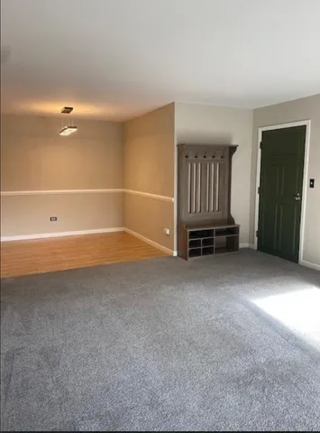 $1,900 | 6174 Knoll Ln Court, Unit 101, Willowbrook, IL 60527