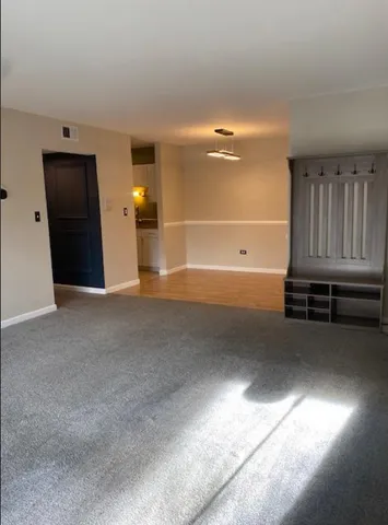 $1,900 | 6174 Knoll Ln Court, Unit 101, Willowbrook, IL 60527