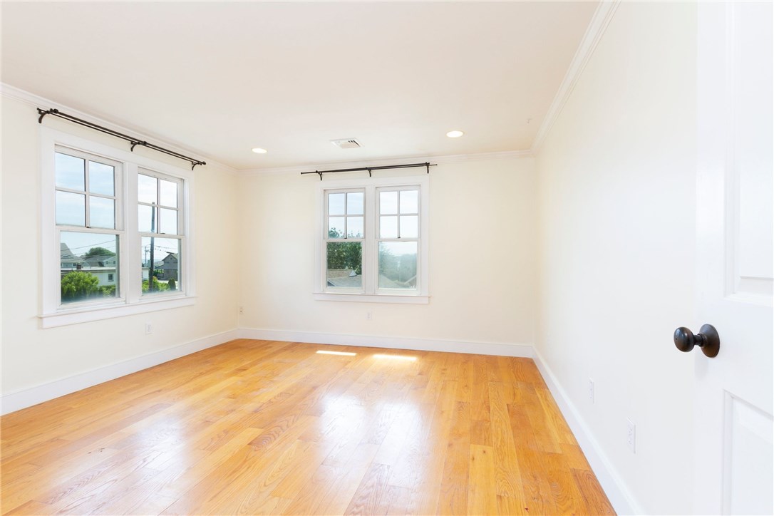 76 Crest Street Middletown, RI 02842 - Photo 12 of 31
