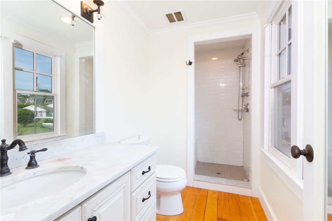 76 Crest Street Middletown, RI 02842 - Photo 14 of 31