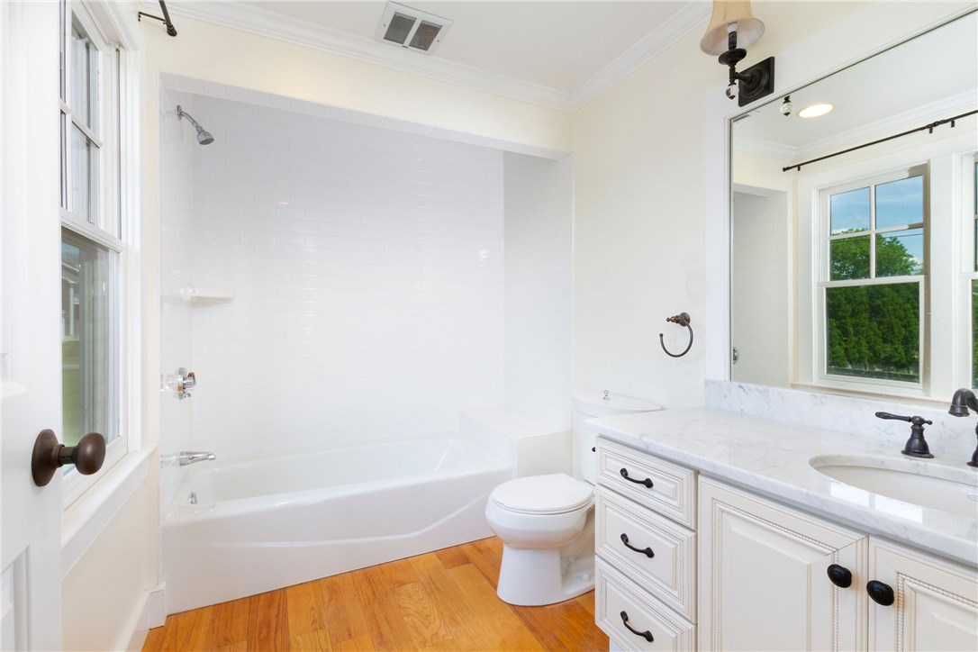 76 Crest Street Middletown, RI 02842 - Photo 15 of 31