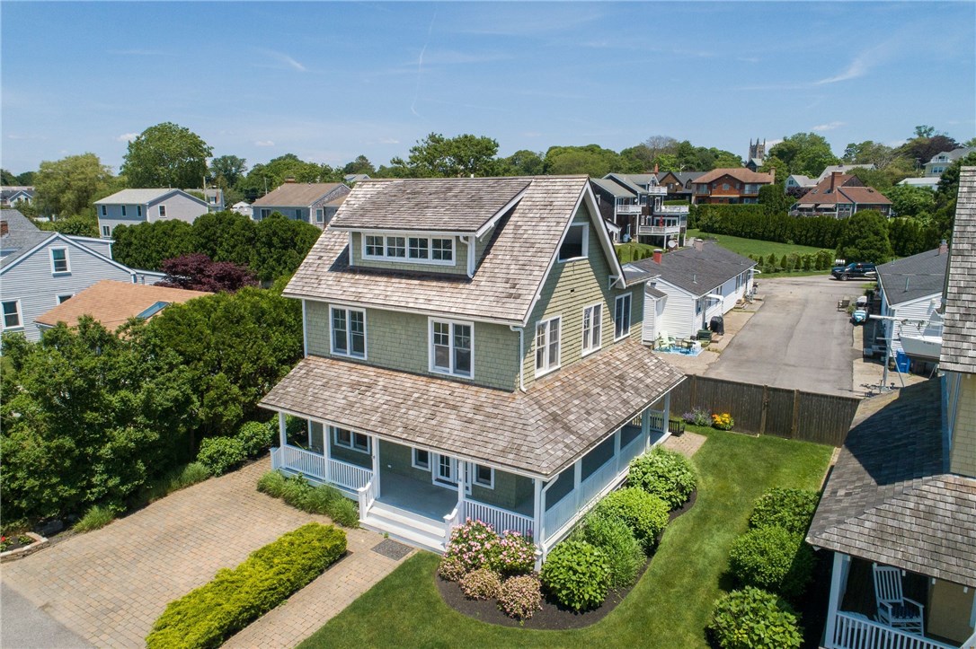 76 Crest Street Middletown, RI 02842 - Photo 2 of 31