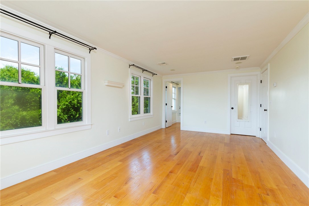 76 Crest Street Middletown, RI 02842 - Photo 22 of 31