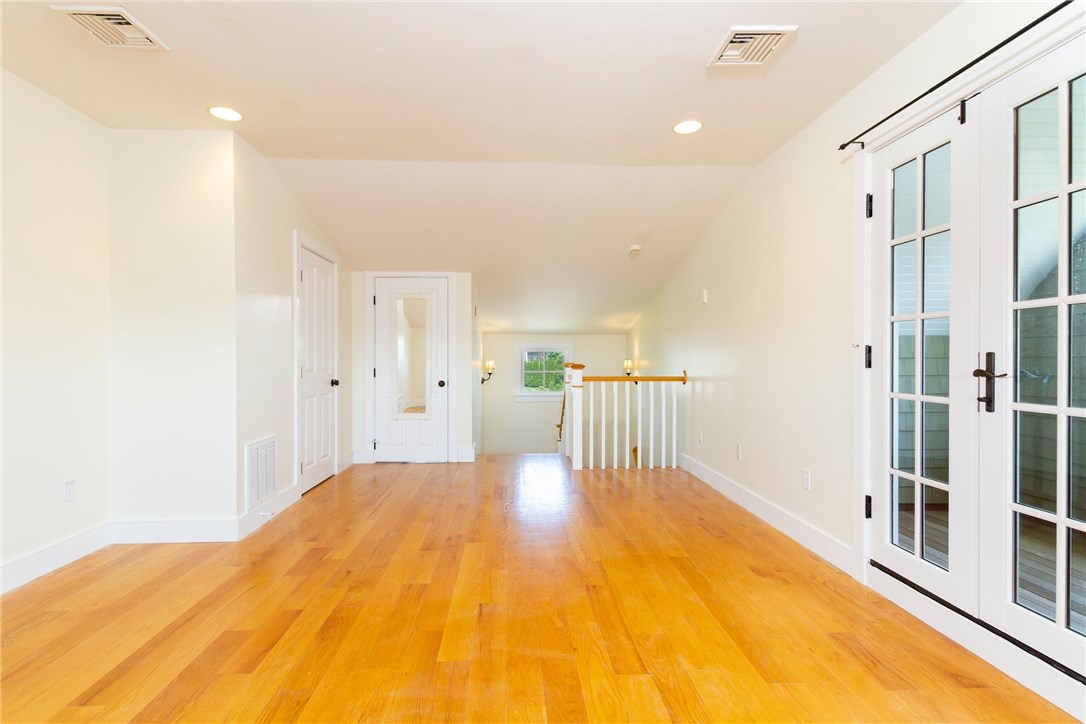 76 Crest Street Middletown, RI 02842 - Photo 24 of 31