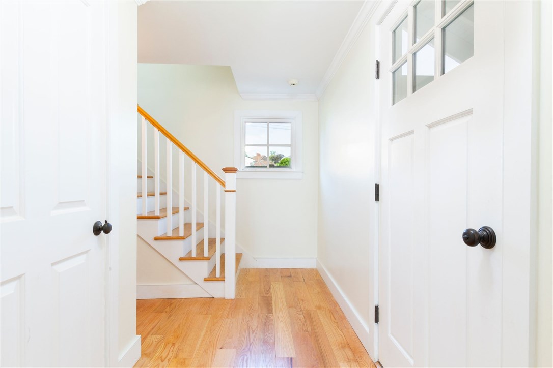 76 Crest Street Middletown, RI 02842 - Photo 10 of 31