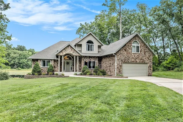 $900,000 | 7805 Cougar Drive, Delton, MI 49046