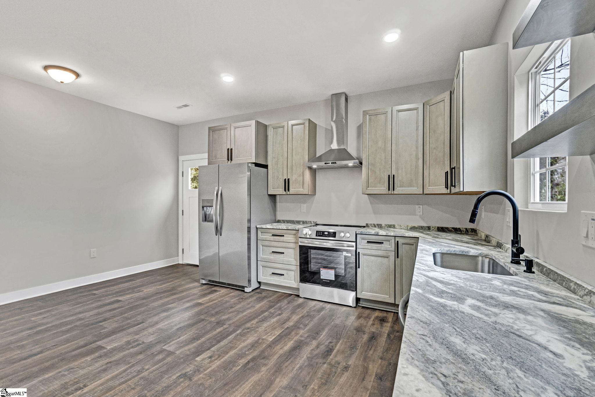 201 Stratford Road Greenville, SC 29605 - Photo 11 of 24