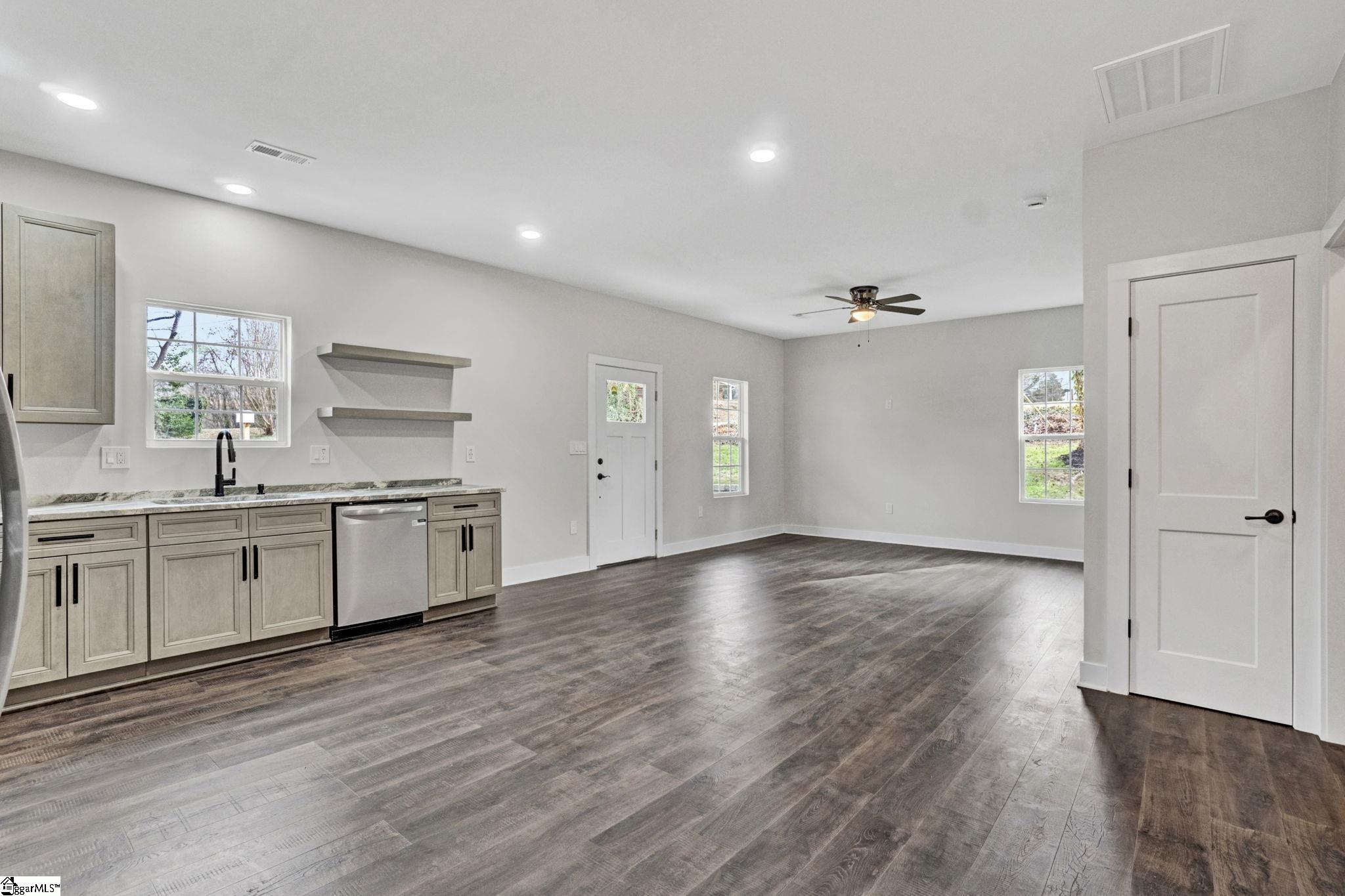 201 Stratford Road Greenville, SC 29605 - Photo 9 of 24