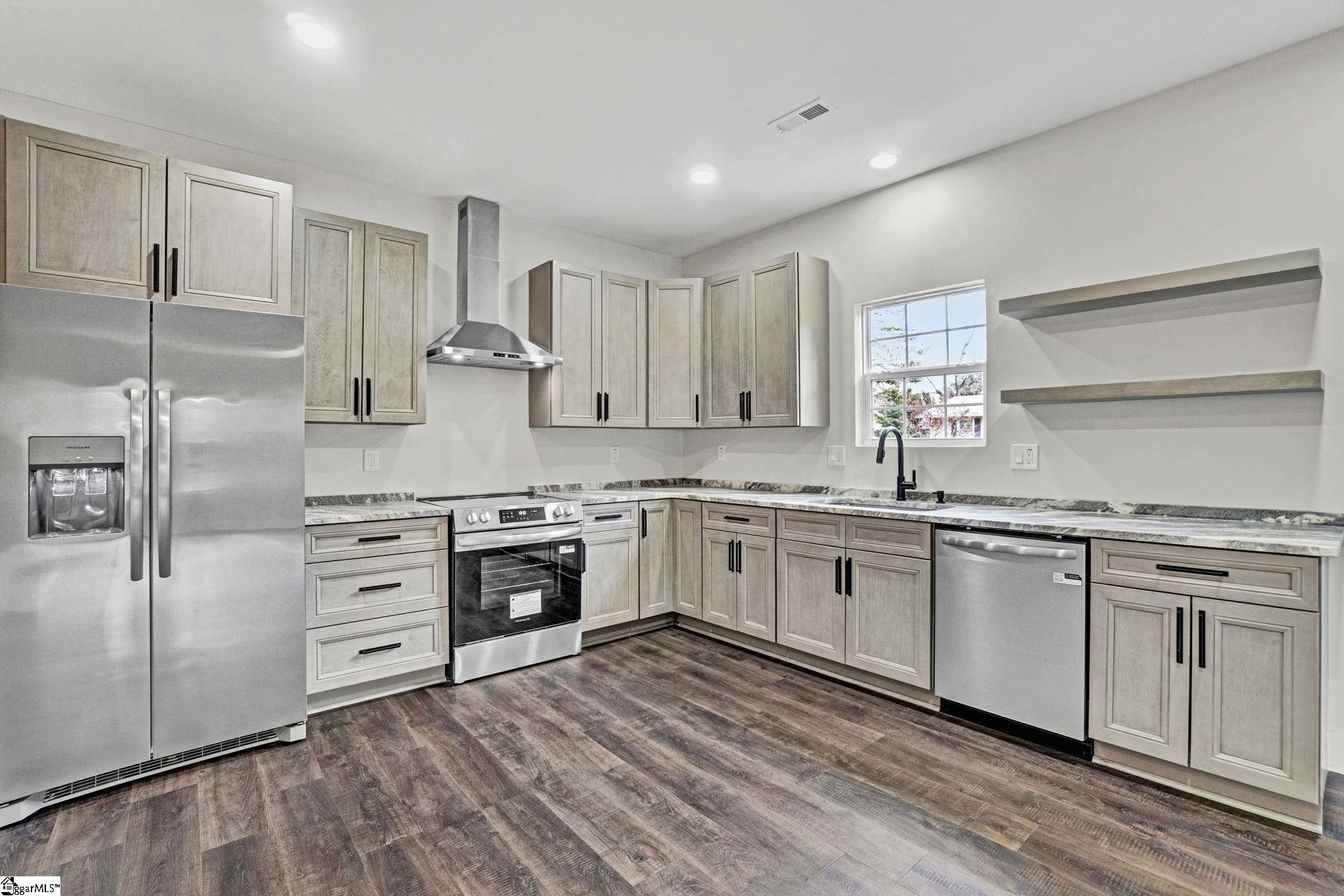 201 Stratford Road Greenville, SC 29605 - Photo 10 of 24