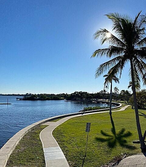 129 South Golfview Road, Unit 6 Lake Worth Beach, FL 33460 - Photo 37 of 52 Bryant Park Promenade