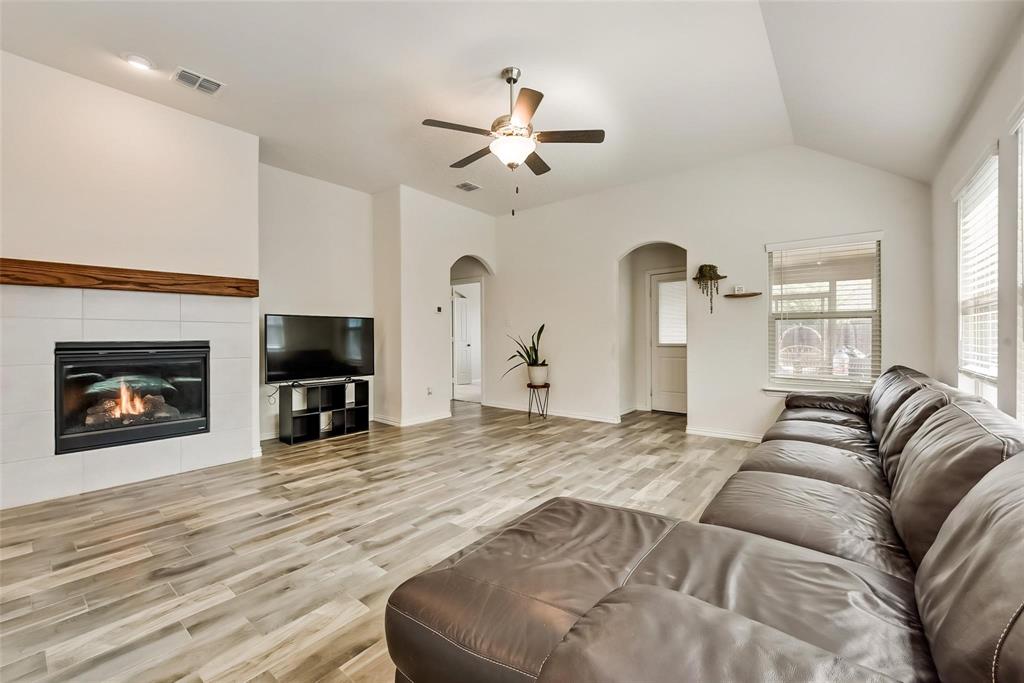 814 Bluewood Street Princeton, TX 75407 - Photo 5 of 19