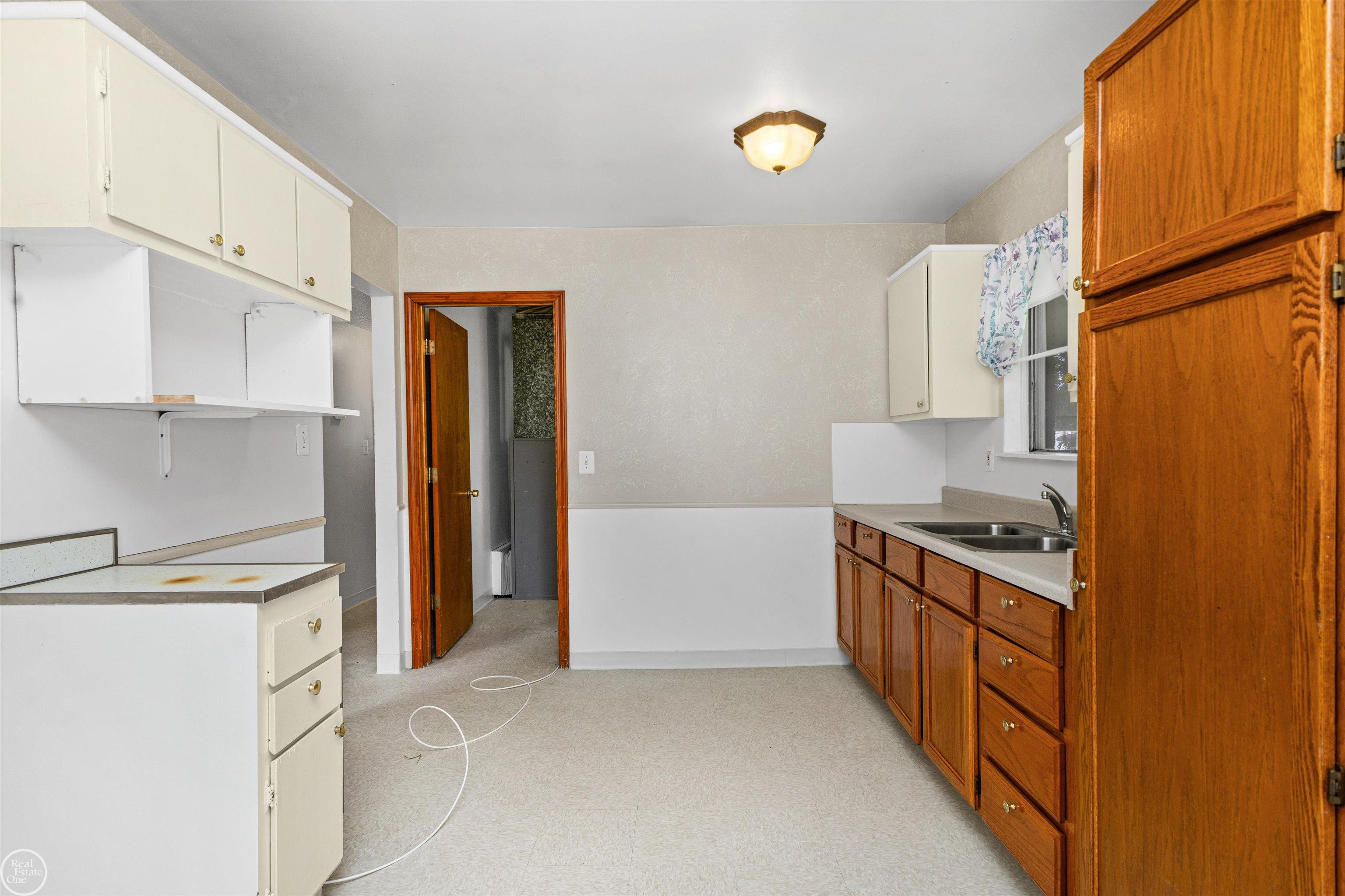 6793 Prospect Avenue Warren, MI 48091 - Photo 11 of 39