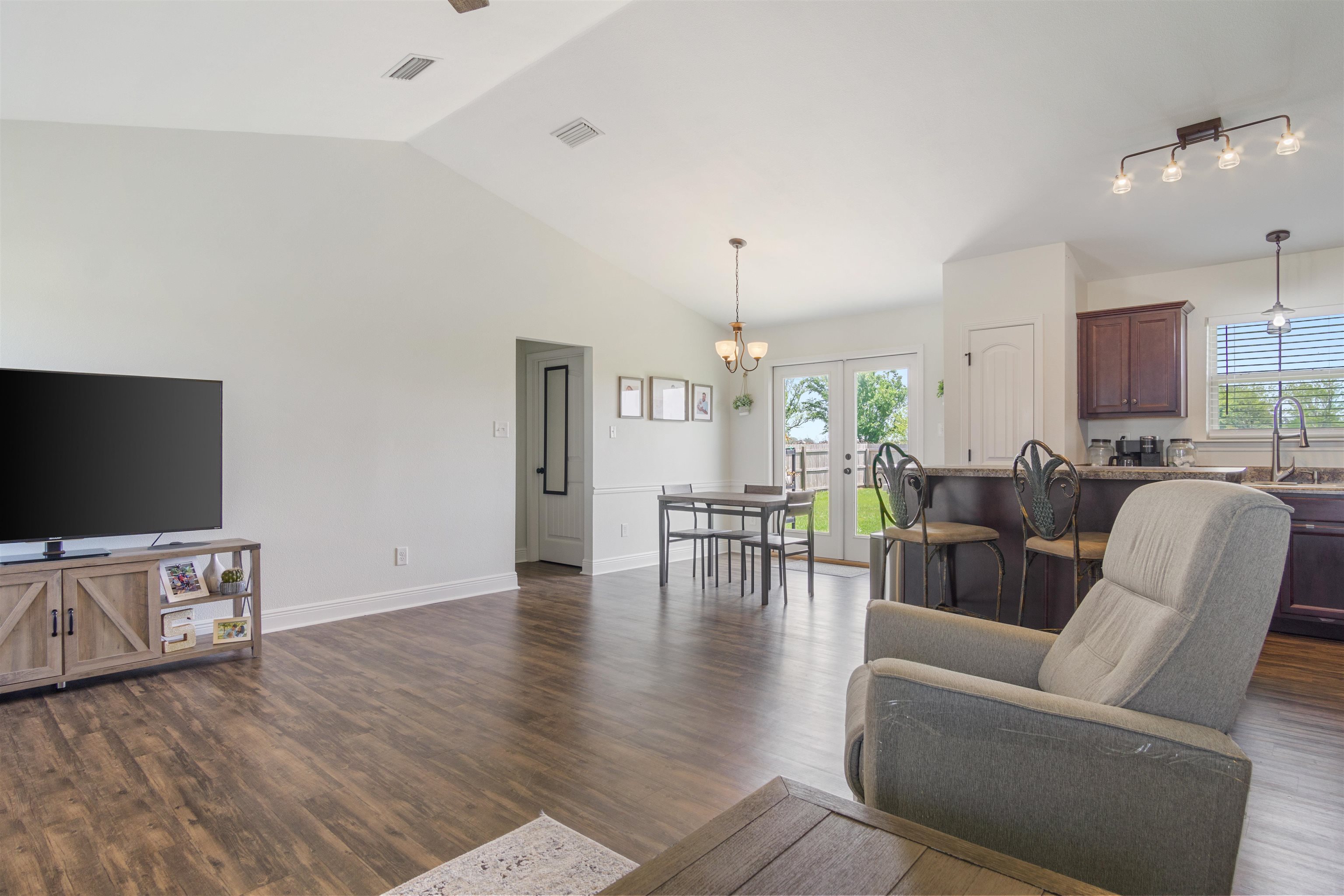 8966 Lockridge Road Foley, AL 36535 - Photo 5 of 26 Living Area View 1
