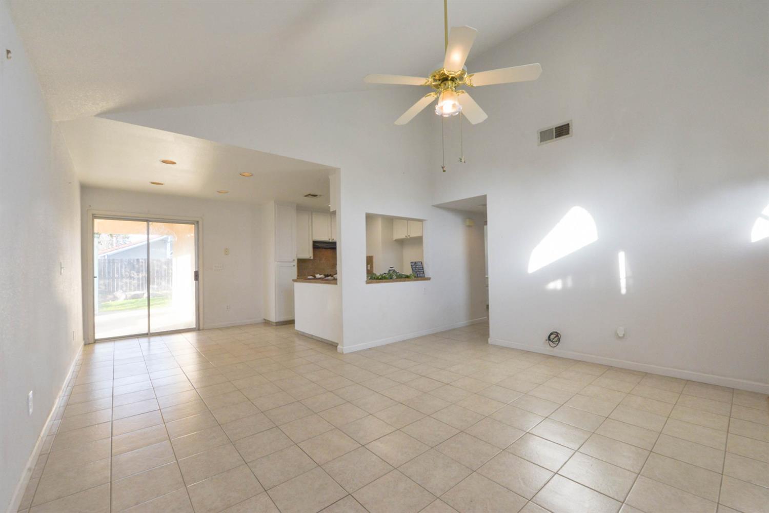 5572 West Sample Avenue Fresno, CA 93722 - Photo 2 of 42