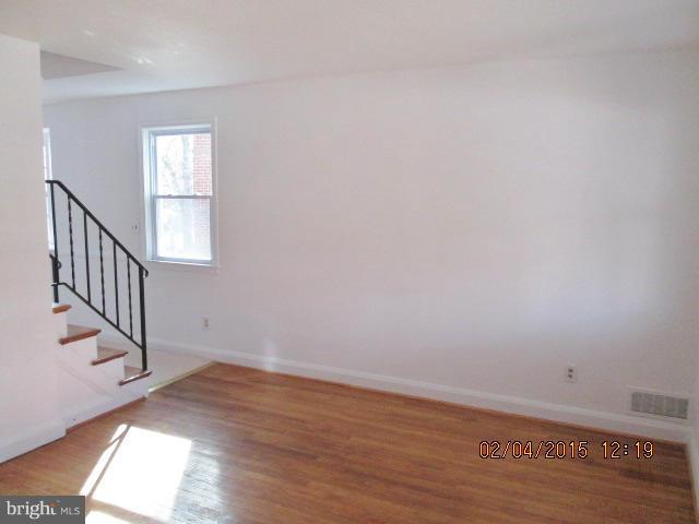 6221 Plymouth Road Baltimore, MD 21214 - Photo 4 of 16 Living Room
