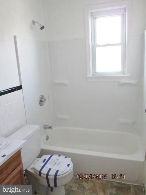 6221 Plymouth Road Baltimore, MD 21214 - Photo 8 of 16 Bath
