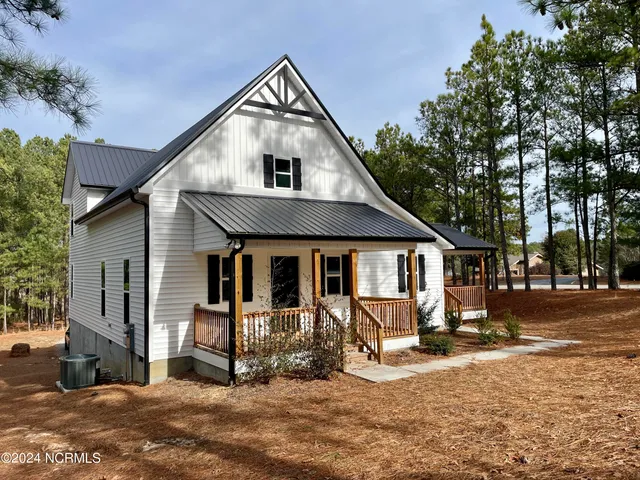 $2,200 | 142 Edgewater Drive, West End, NC 27376
