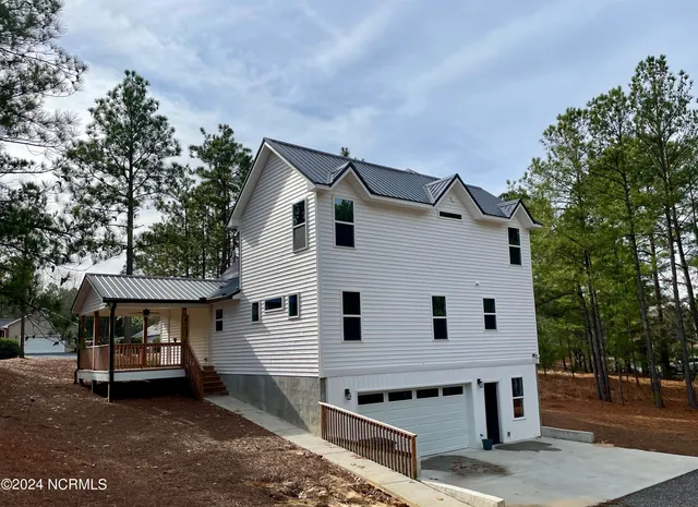 $2,200 | 142 Edgewater Drive, West End, NC 27376