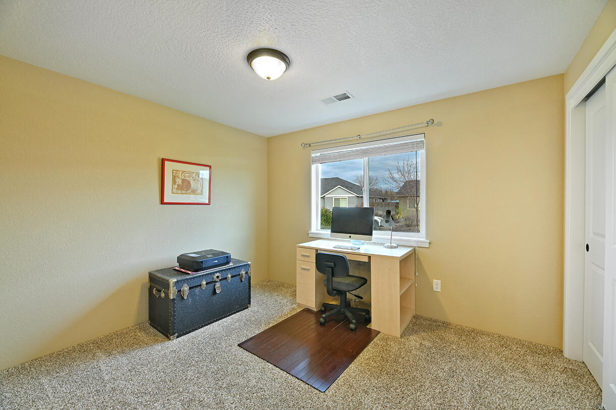 154 Dianne Way Eagle Point, OR 97524 - Photo 16 of 22 Gallery Image 16