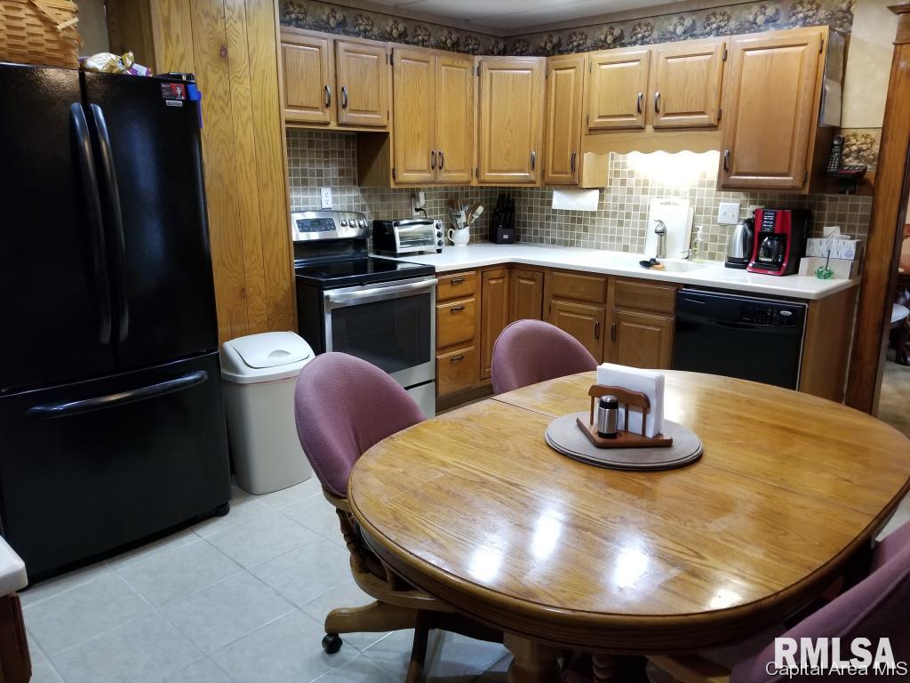 301 East Scottville Road Modesto, IL 62667 - Photo 8 of 31