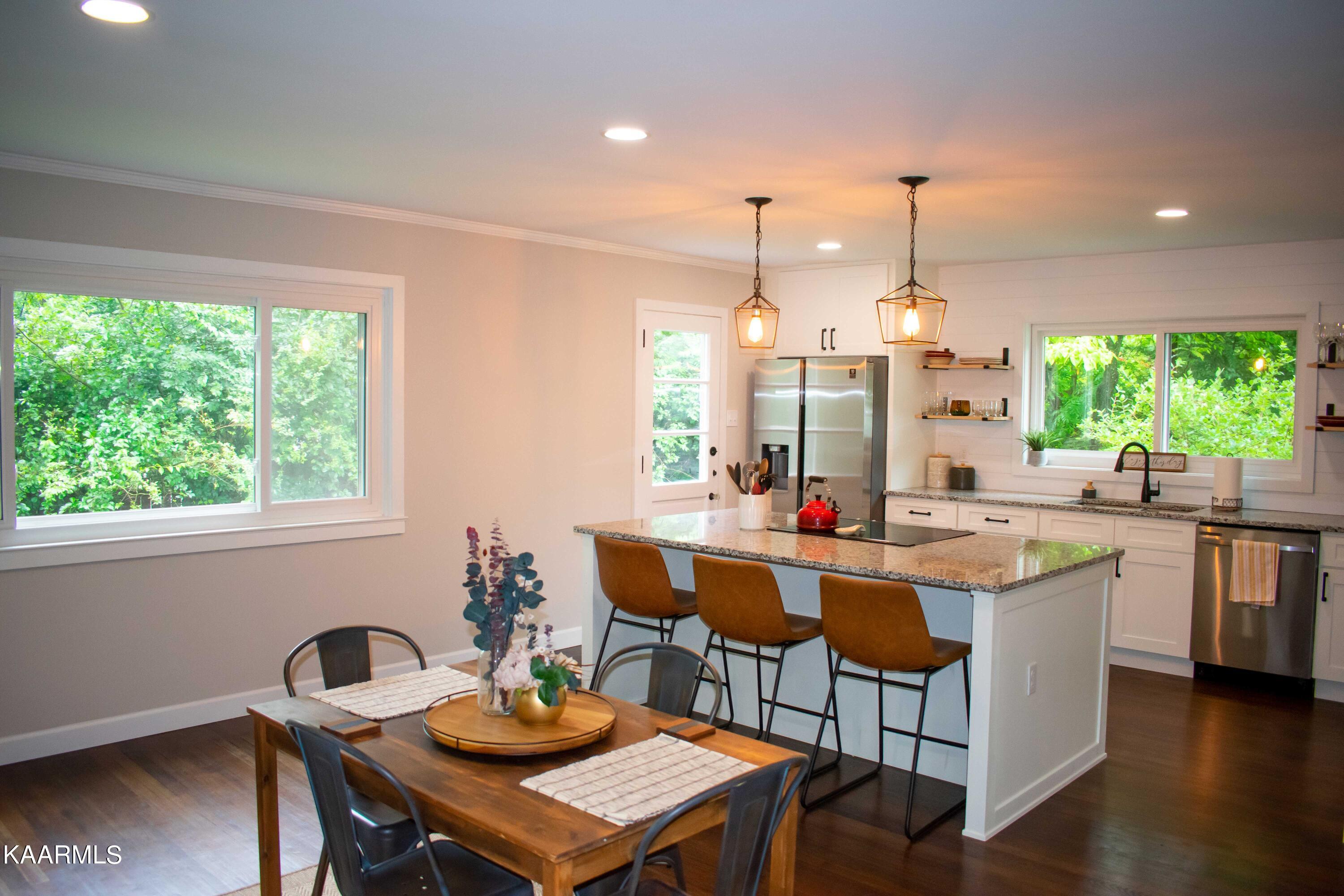 159 Outer Drive Oak Ridge, TN 37830 - Photo 11 of 41 Dining-Room-Area-b
