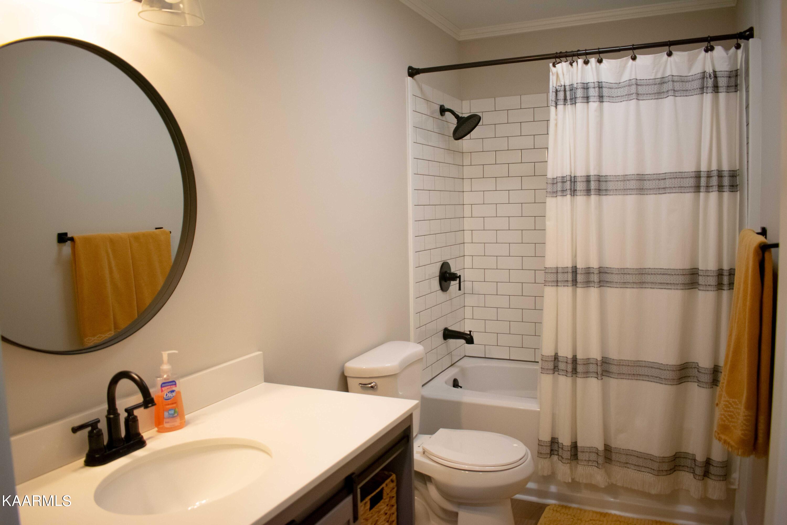 159 Outer Drive Oak Ridge, TN 37830 - Photo 24 of 41 Hall-Bath-a